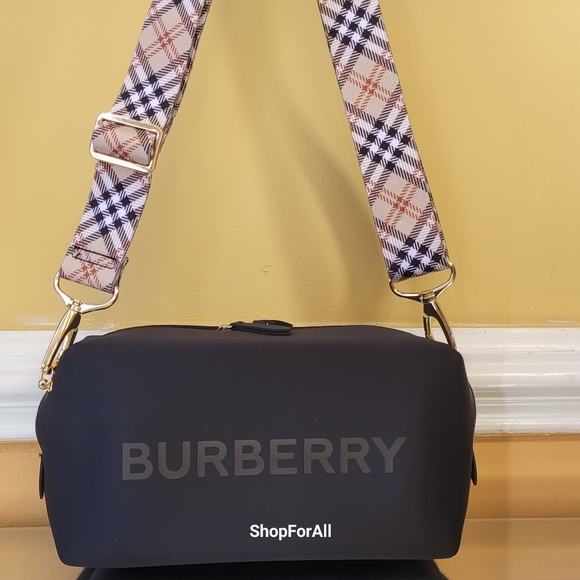 Burberry Pouch converted into to shoulder bag or cross body - Picture 2 of 13